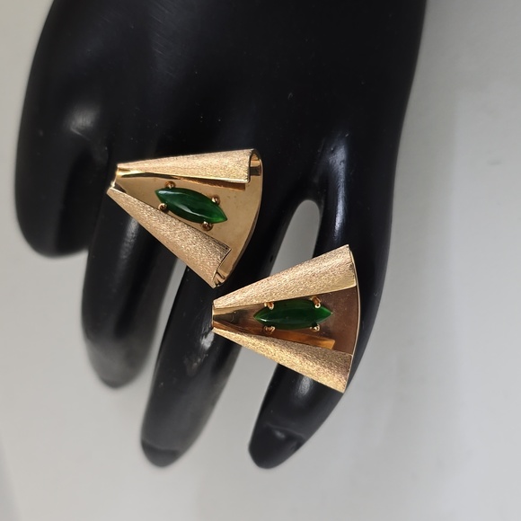 Heavy Antique 14K Solid Gold Jade Earrings - Picture 2 of 9